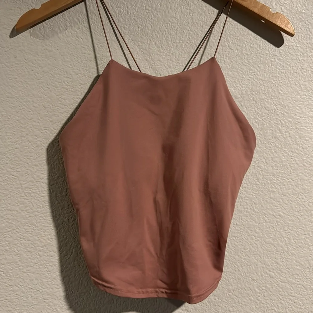 ✨ALO Yoga Dusty Rose Spaghetti Strap Crop Top✨
